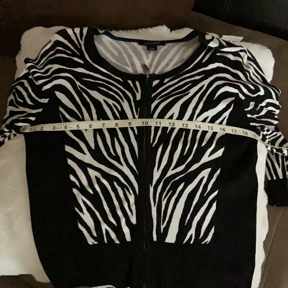 Sweater - Picture 4 of 6